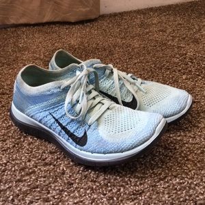 Nike flyknit running shoes